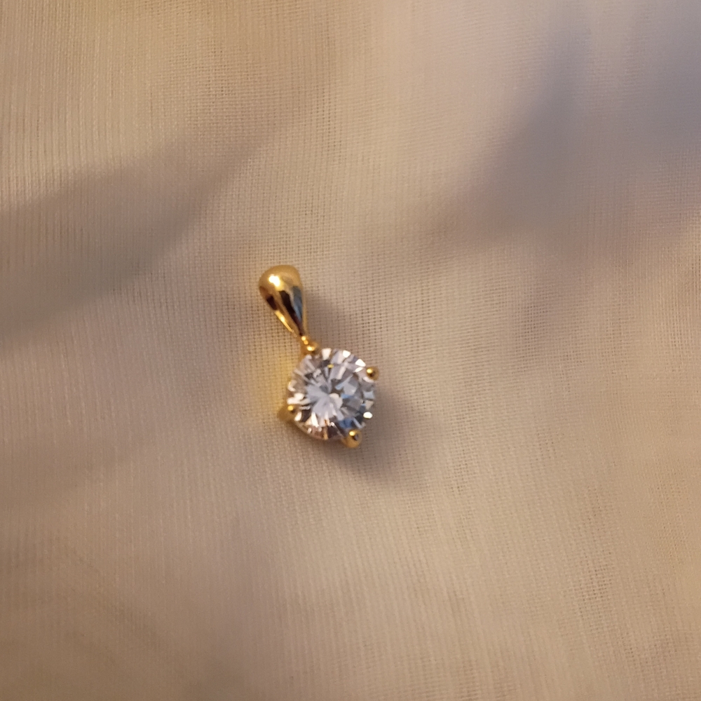Elegant Gold and Synthetic Diamond Pendant